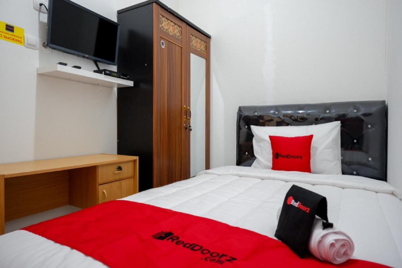 Reddoorz Hostel Near Kota Lama Semarang Exterior foto